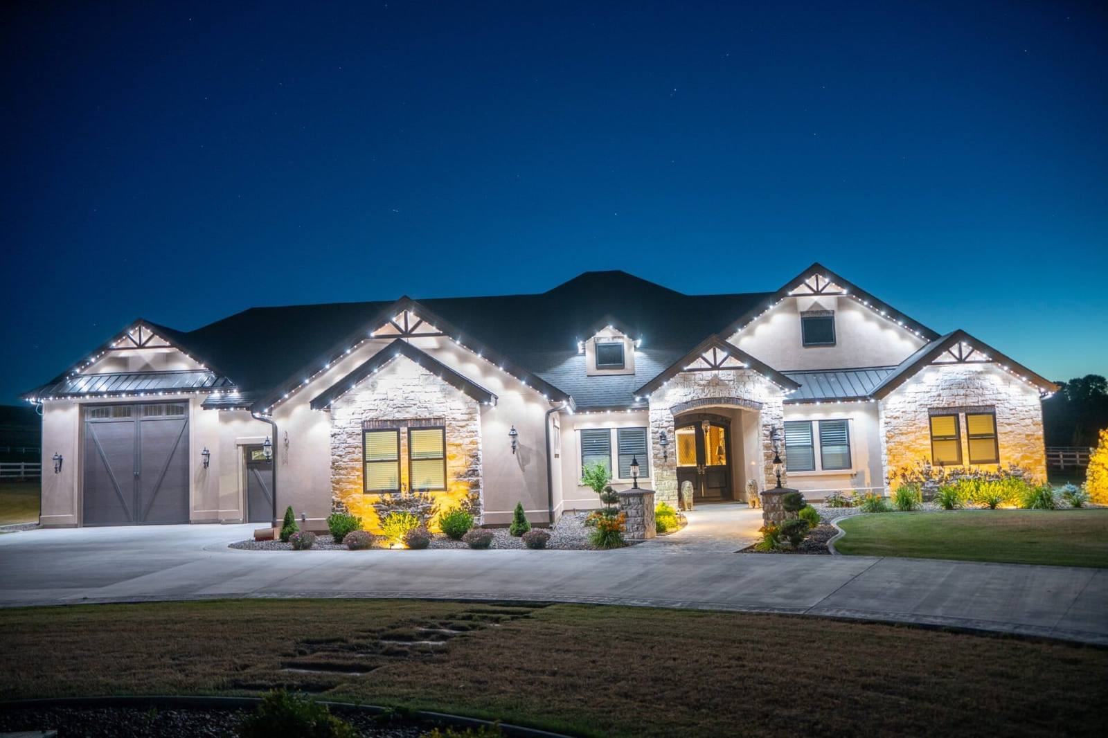 Premium home with Bosso permanent lighting